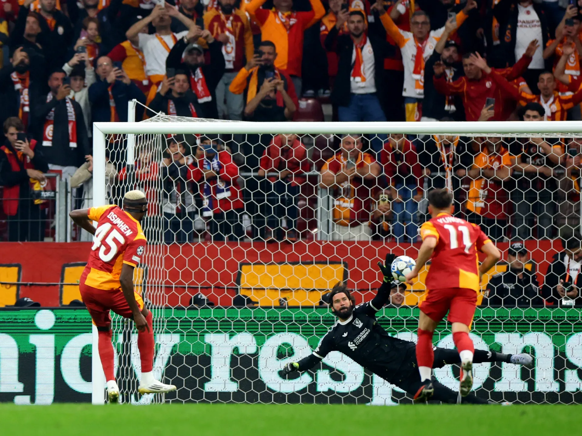 Çempionlar Liqası: Qalatasaray coşğulu matçda Liverpulu 1-0 yendi