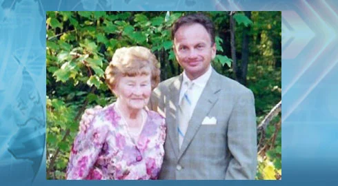 Qeydiyyatçı Kreyq Oliv və Ailəsi Altsheymerlə Yaxından Üzləşir