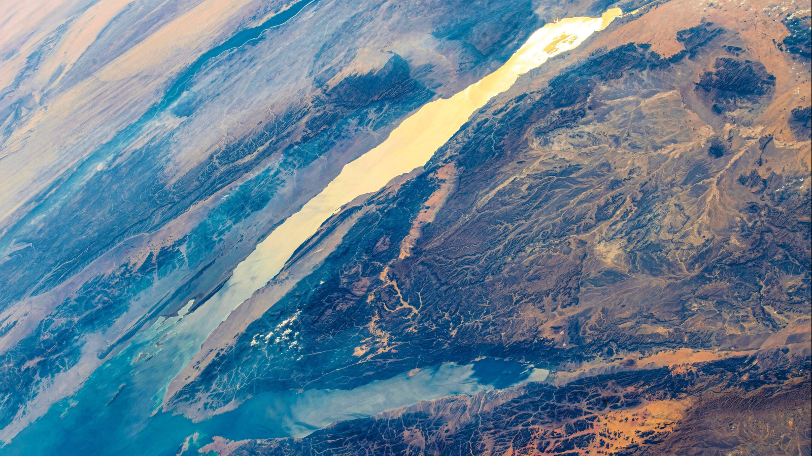 Alimlərin dayandığını düşündüyü Afrika-Asiya körfəzi 5 milyon ildir genişlənir