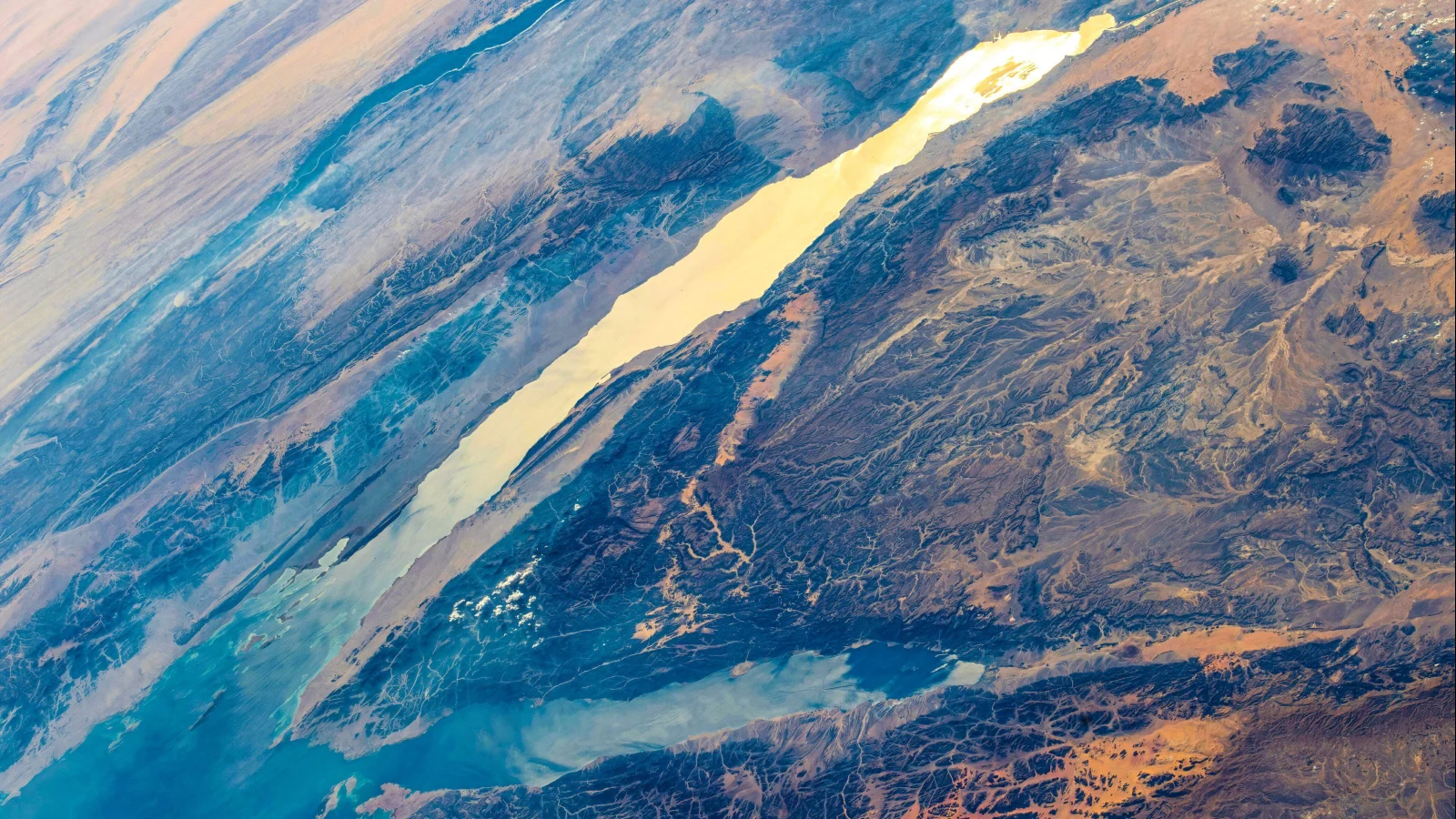 Alimlərin dayandığını düşündüyü Afrika-Asiya körfəzi 5 milyon ildir genişlənir