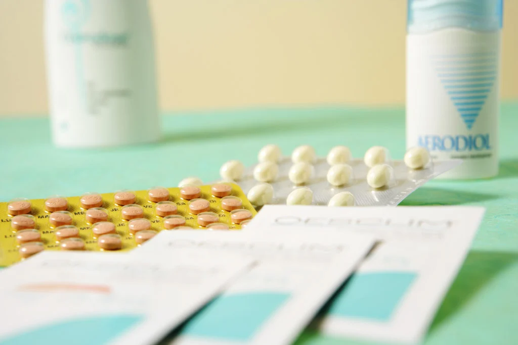 FDA "qara qutu" xəbərdarlıqlarını sildi: Menopauza hormon terapiyasında nə dəyişdi