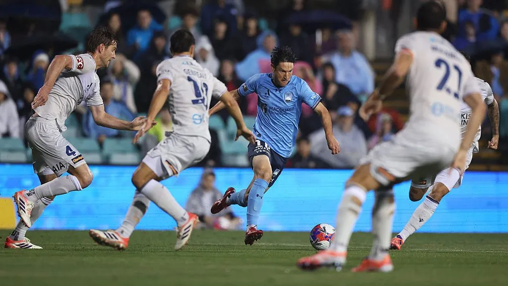 Sydney FC, Melbourne Victory-ni 3-0 məğlub etdi: A-Liqa 5-ci tur
