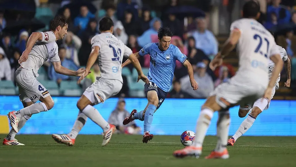 Sydney FC, Melbourne Victory-ni 3-0 məğlub etdi: A-Liqa 5-ci tur