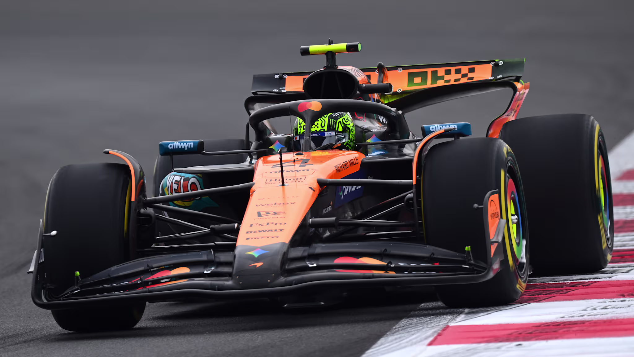 Lando Norris Abu Dabidə birinci məşqdə Max Verstappen və Charles Leclerc-i qabaqladı