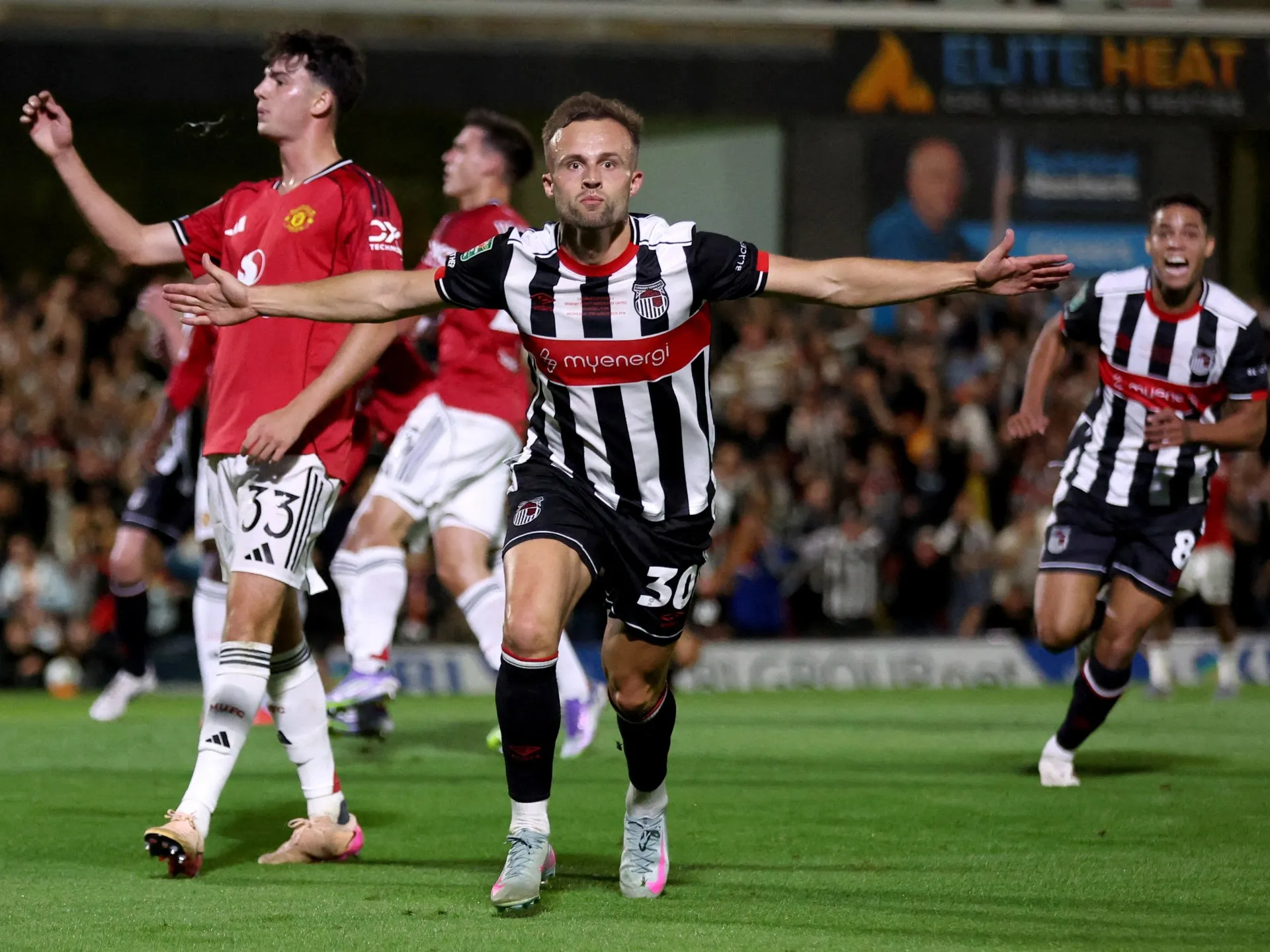 Grimsby Man Utd-u Liqa Kubokundan kənarlaşdırdı