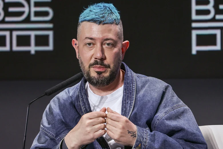 Artemi Lebedev əlil arabasının testində iştirak edib