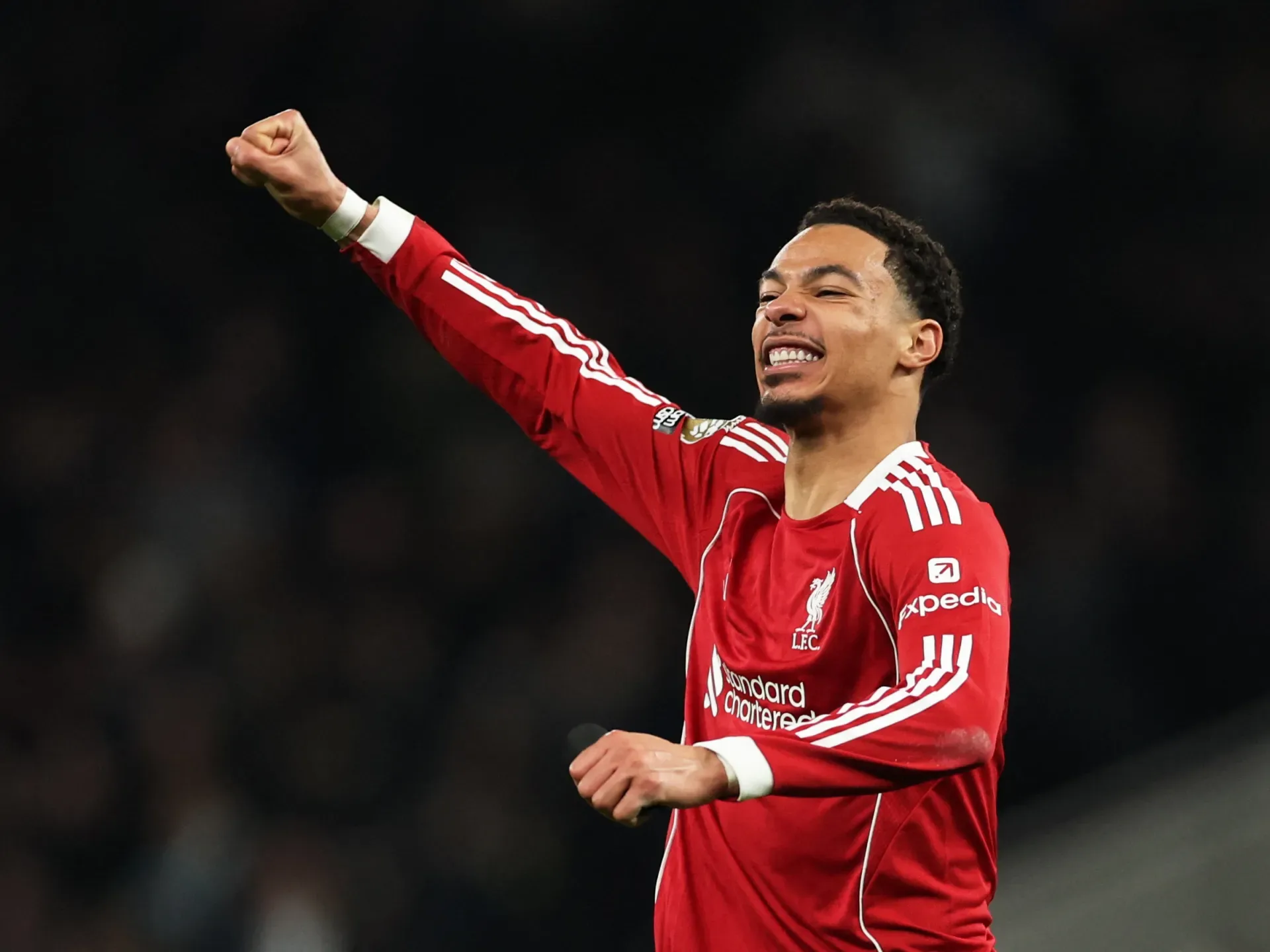 Liverpul Ekitike və İsakla 9 nəfərlik Tottenhemi çətinliklə məğlub etdi