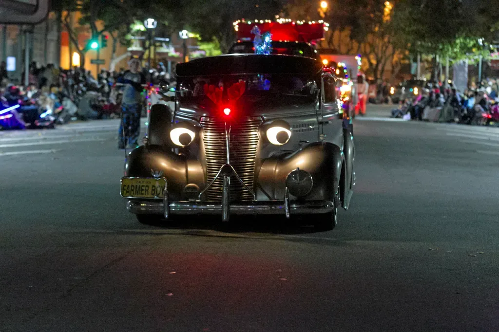 Salinas İşıqlar Paradı bayramları başladır