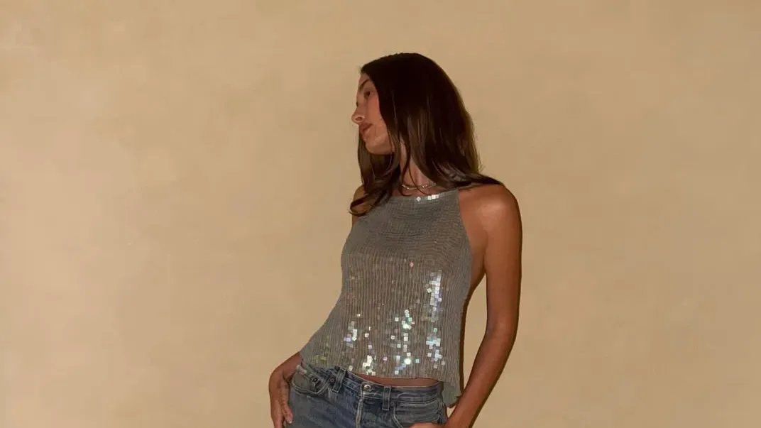 Hailey Bieber gecə topu modasında