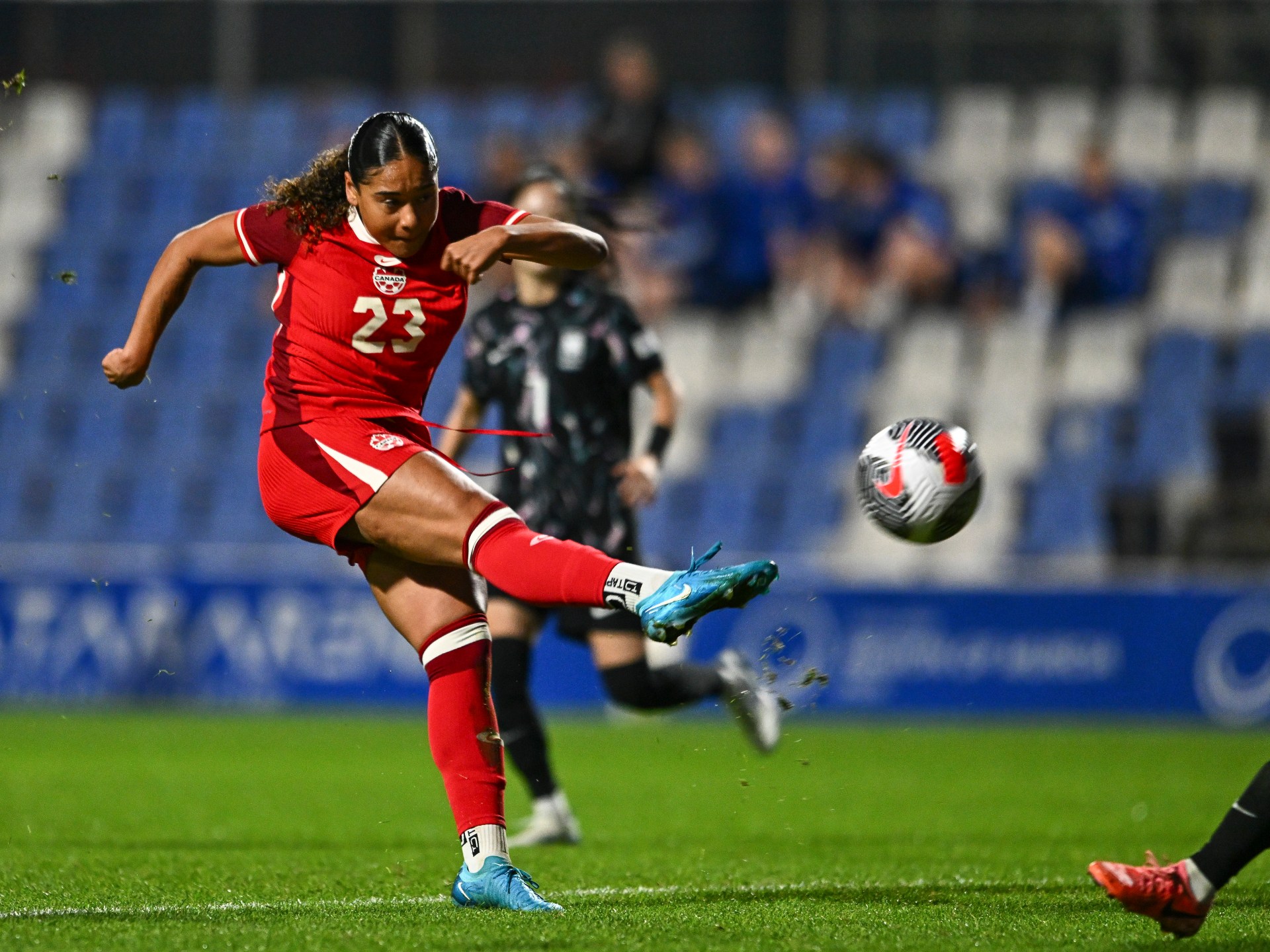 Olivia Smit: Arsenal qadın futbolunda rekordla Liverpul hücumçusunu transfer etdi
