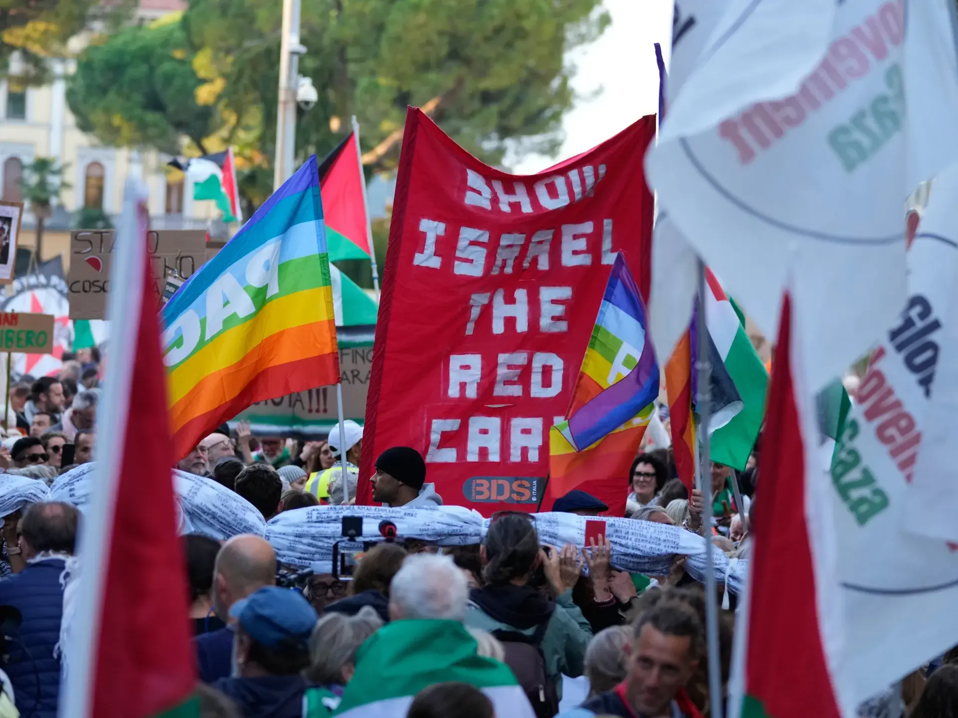 Dünya Kubokunda İsrailə 'qırmızı kart' tələbi: Qəzza etirazçıları boykota çağırır