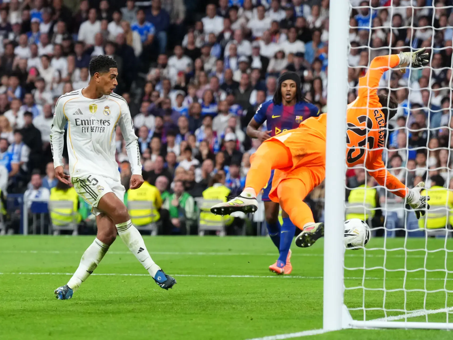 Real Madrid gərgin El Clasico-da Barcelonanı məğlub etdi Mbappe və Bellingham qollarla fərqləndi