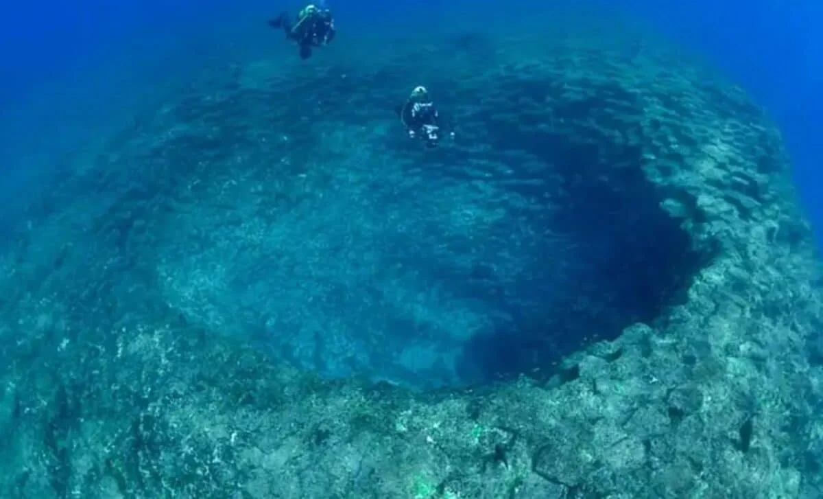 Alimlər okean dibində 5 mil enində asteroid krateri aşkar etdilər