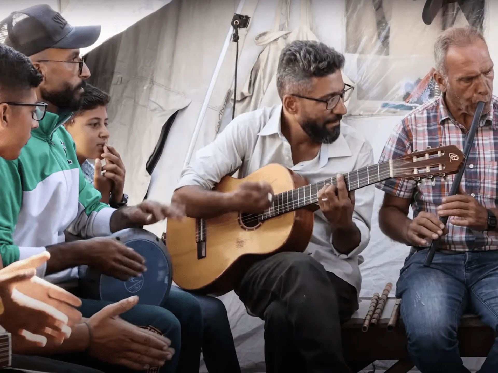 Qəzzanın müharibə melodiyası: Musiqi müəllimindən İsrailə qarşı müqavimət