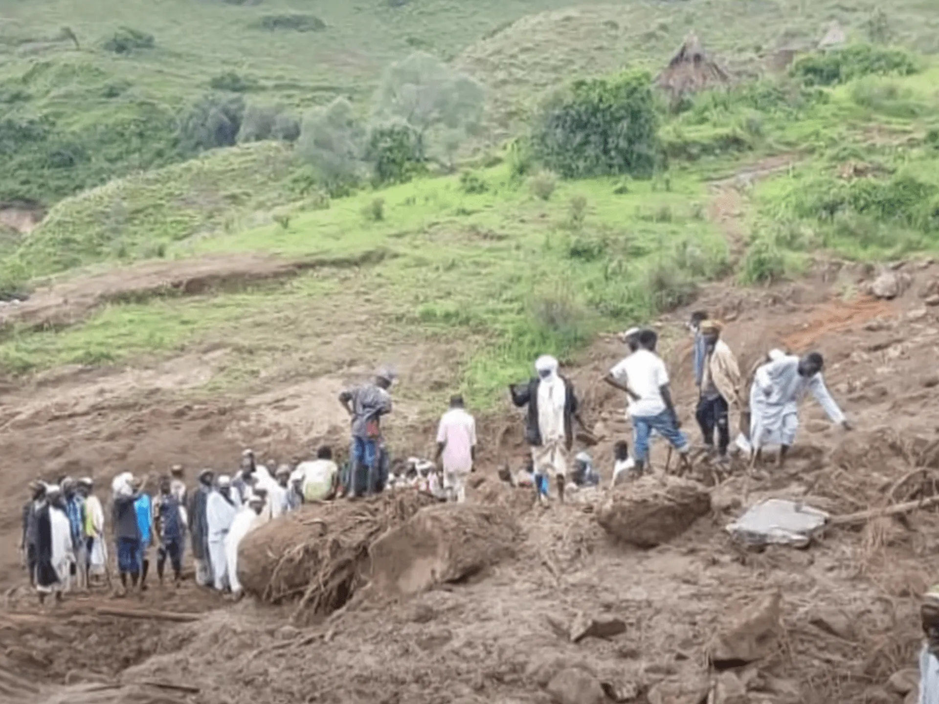 Sudanın Darfurunda torpaq sürüşməsi: Minlərlə ölü, silahlı qrup bildirir