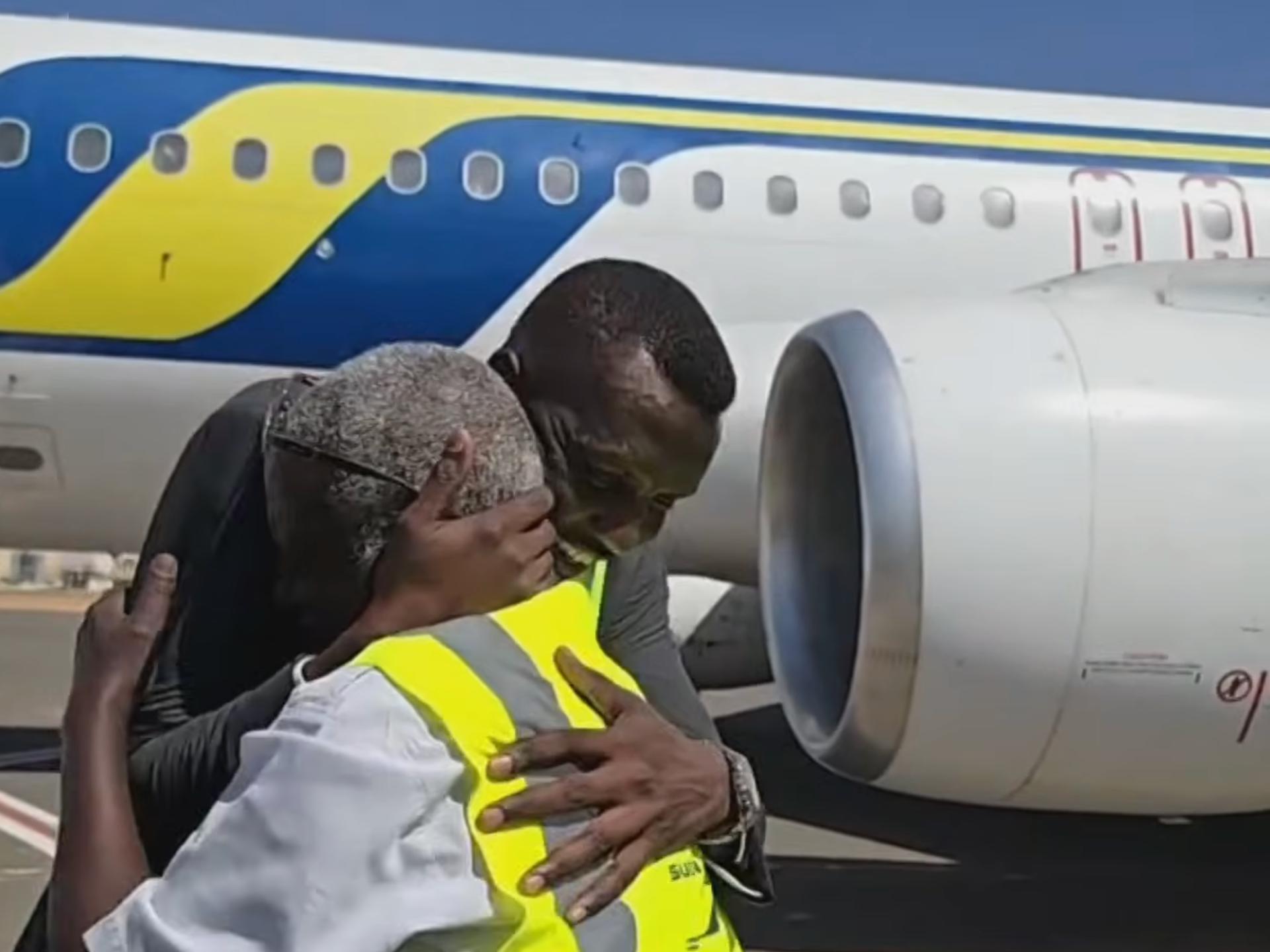 Xartum hava limanı Sudan müharibəsindən sonra ilk reysi qəbul etdi