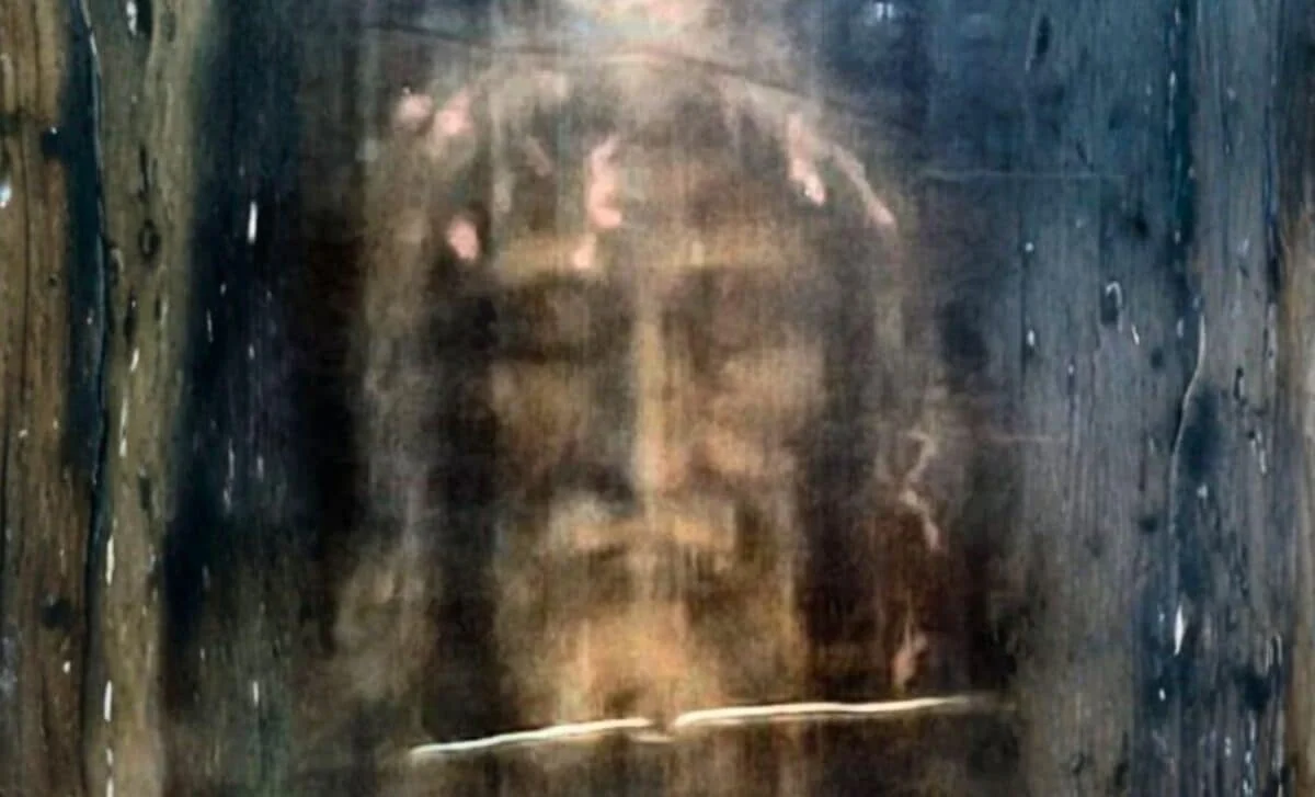 Yeni 3D analiz Turin Kəfəninin İsa Məsihin bədəni deyil, gizlədilmiş heykəl olduğunu iddia edir