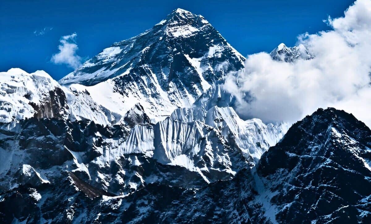 Alimlər qitə ölçüsündə, 100 dəfə hündür, milyard illik strukturlar aşkar etdi