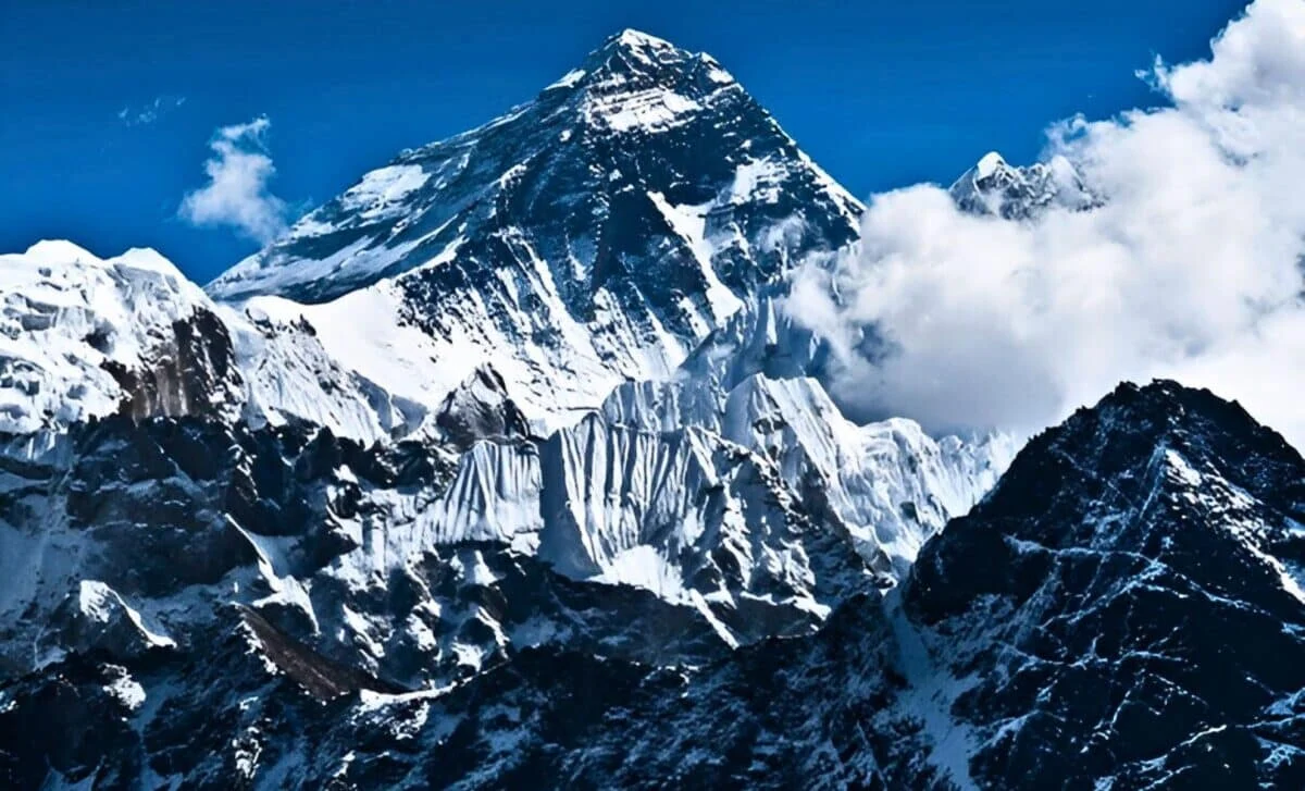 Alimlər qitə ölçüsündə, 100 dəfə hündür, milyard illik strukturlar aşkar etdi