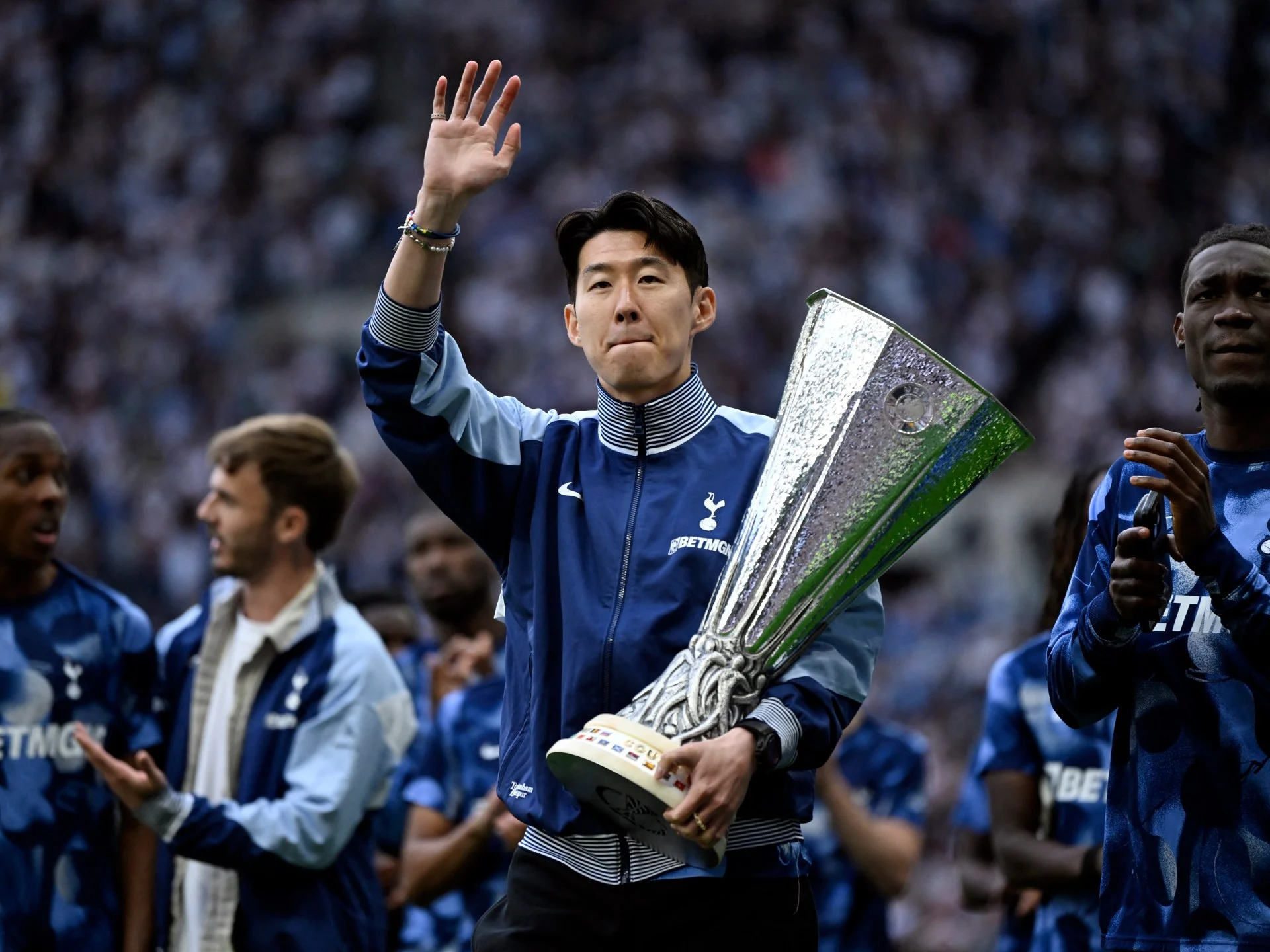 Tottenhemin kapitanı Son Heung-min klubu tərk edir