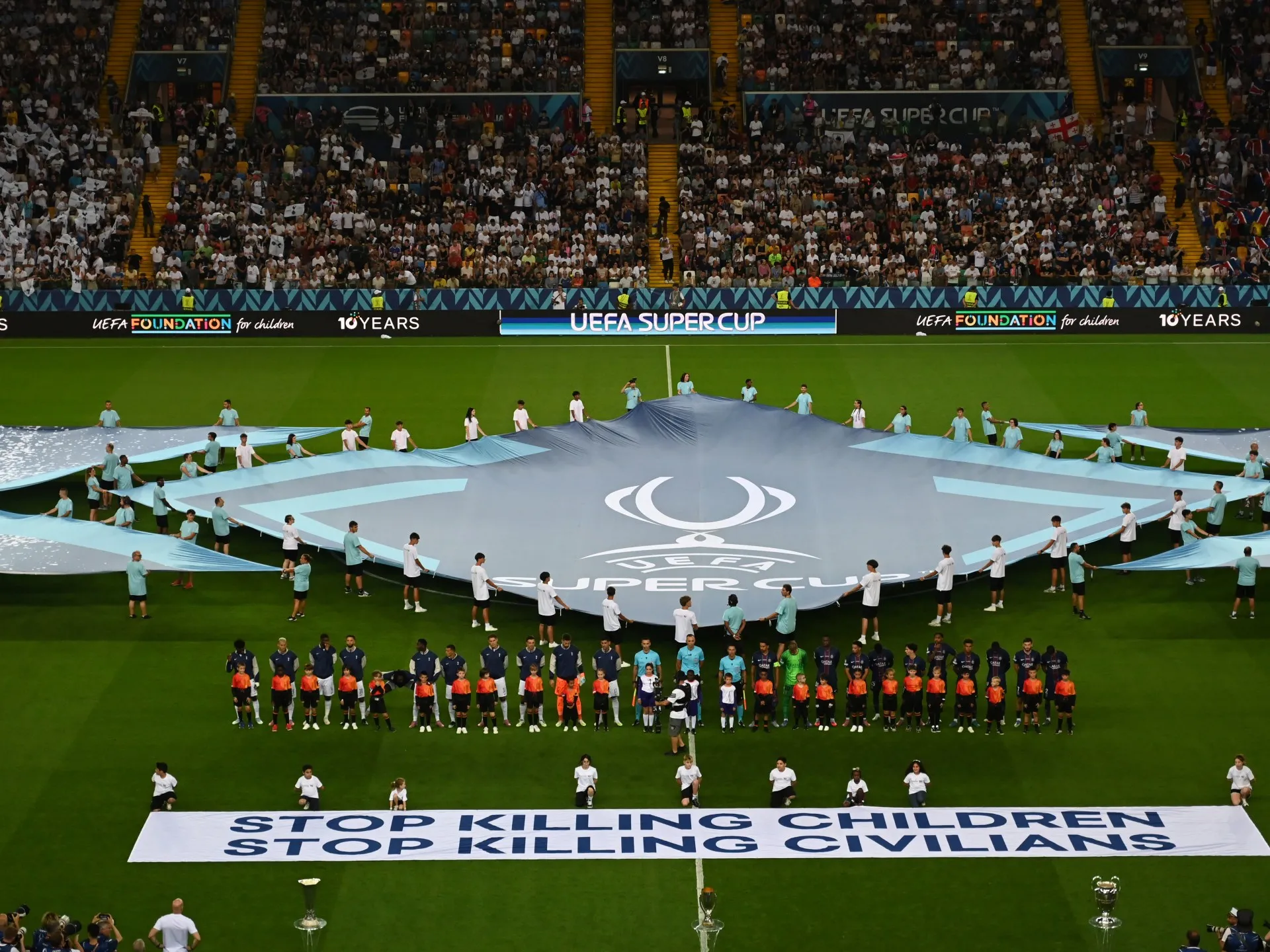 UEFA Fələstinə dəstək aksiyası sonrası Qəzzaya müraciət pankartı açdı