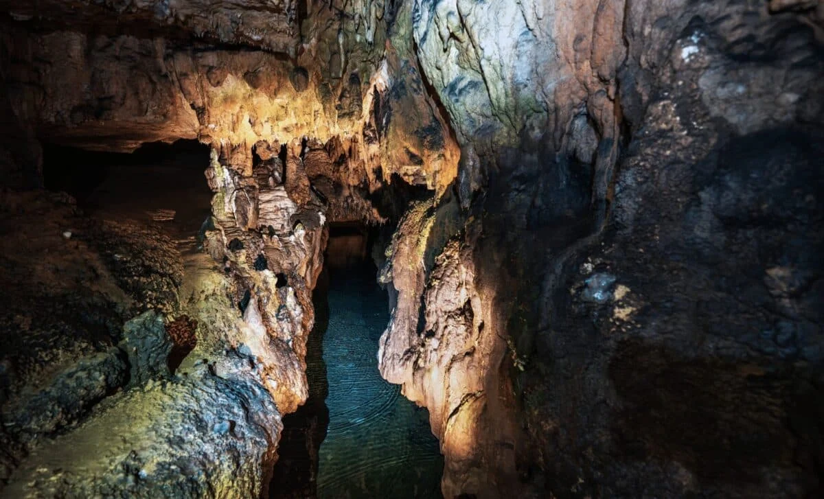 Dinozavrlardan da Qədim 2.6 Milyard Yaşlı Su Tapıldı Amma İçilməz