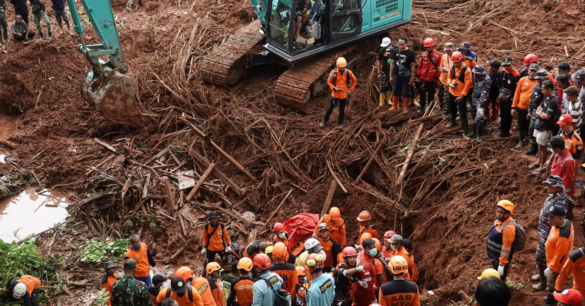 İndoneziyanın Mərkəzi Yava əyalətində torpaq sürüşməsi: 11 ölü, 12 itkin