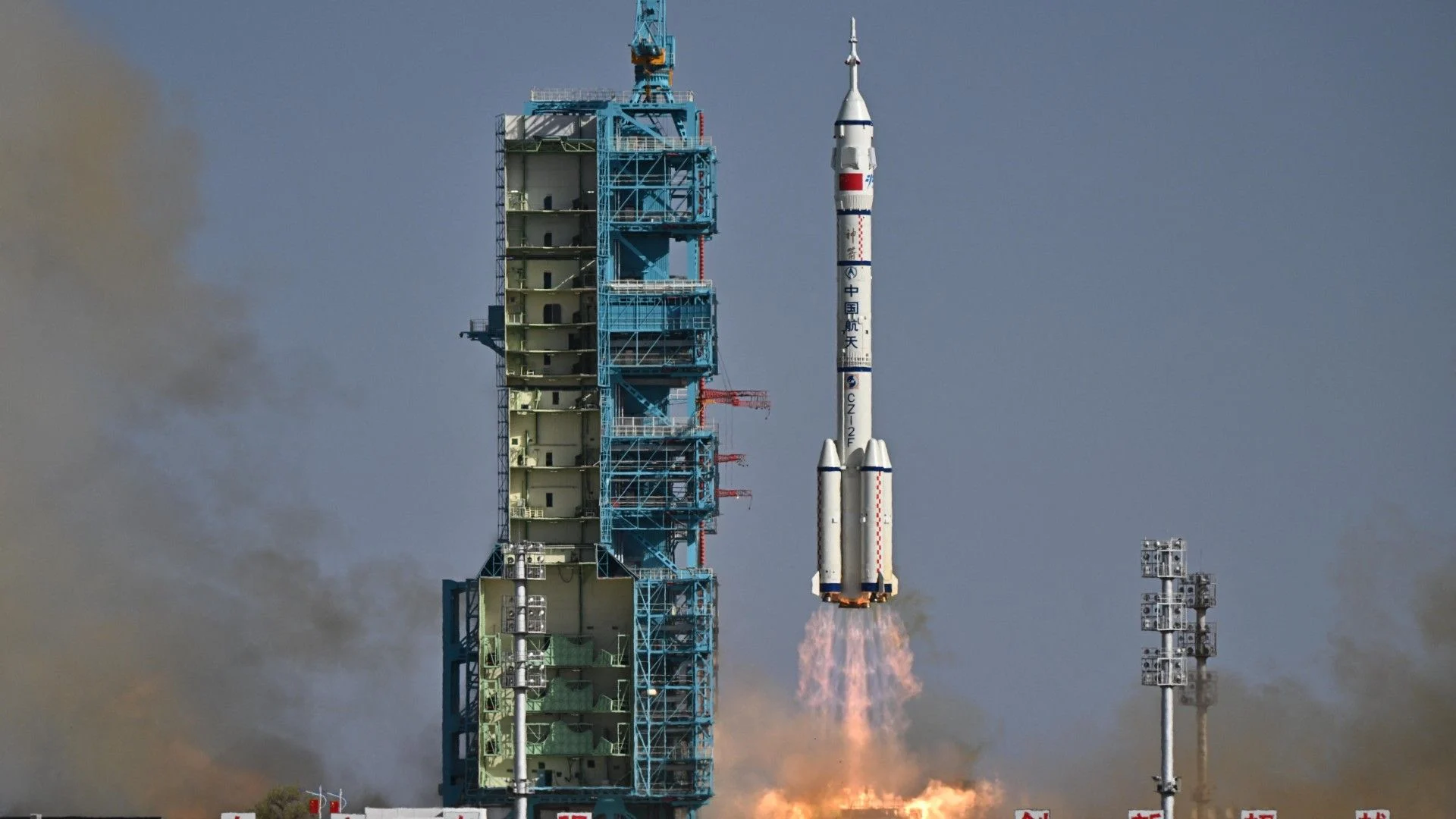 Çinli astronavtlara əvəzedici kosmik gəmi göndəriləcək