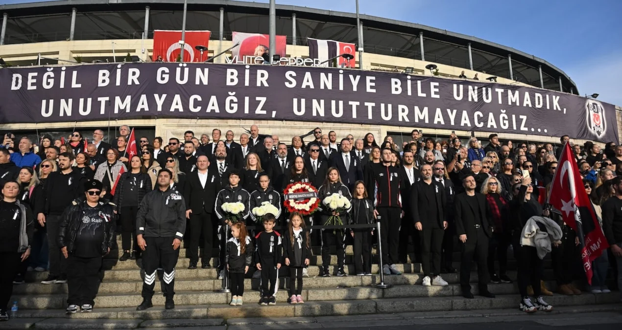 Beşiktaş Atatürkü Dolmabahçədə yad etdi