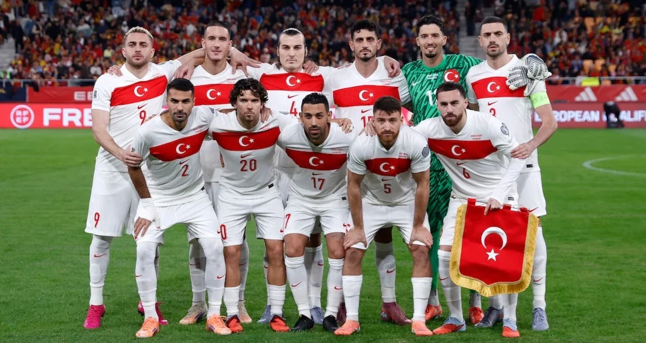 Milli komandanın soyunma otağında oğurluq olub