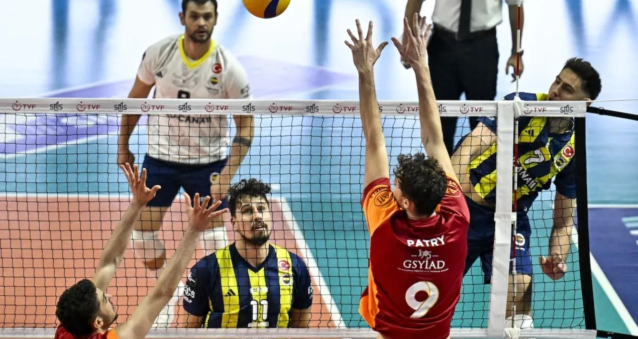 Efeler Liqasında derbini Qalatasaray qazandı