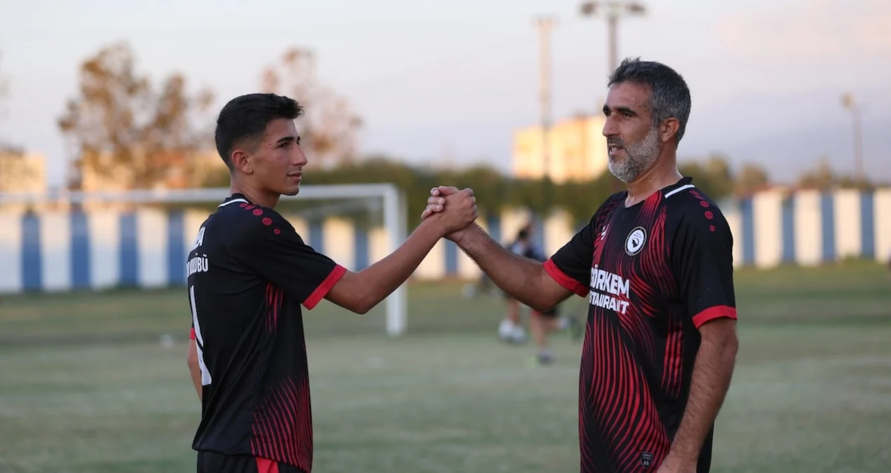 Ata və oğul eyni komandada oynayır