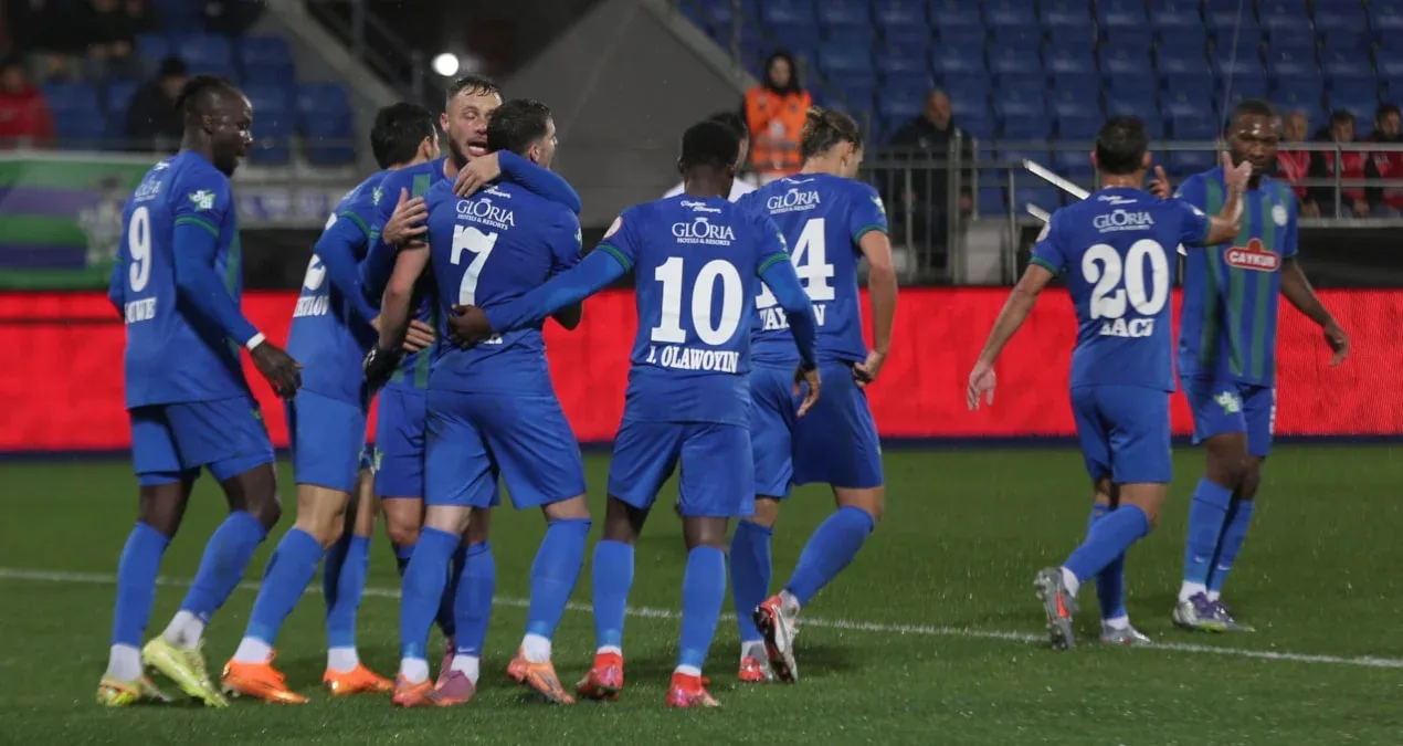 Rizespor Türkiyə Kubokunda Pendiksporu darmadağın etdi