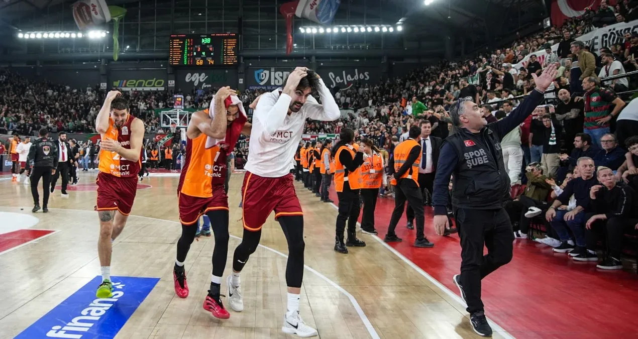 Qalmaqallı matçda "Qalatasaray" səfərdə "Karşıyaka"ya qalib gəldi