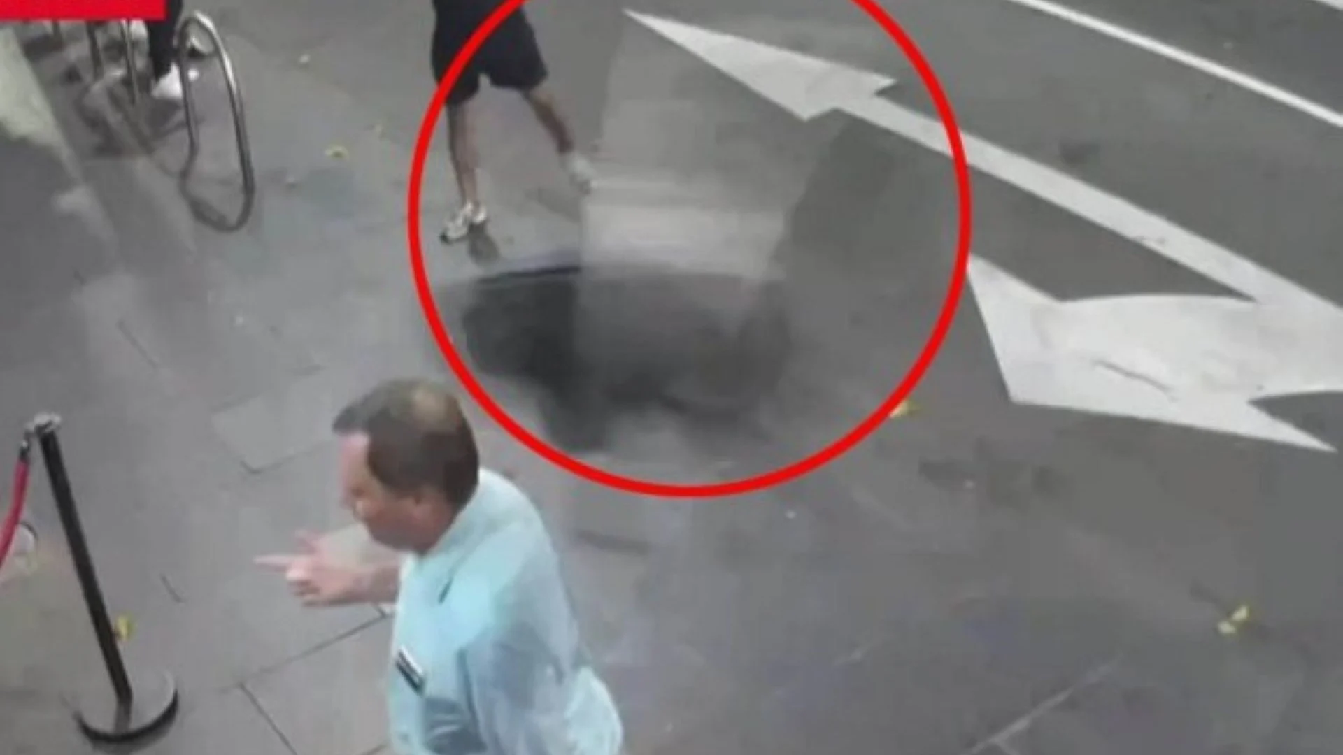 Striptiz klubundan qovulan müştərini stulla vurub yerə yıxdılar