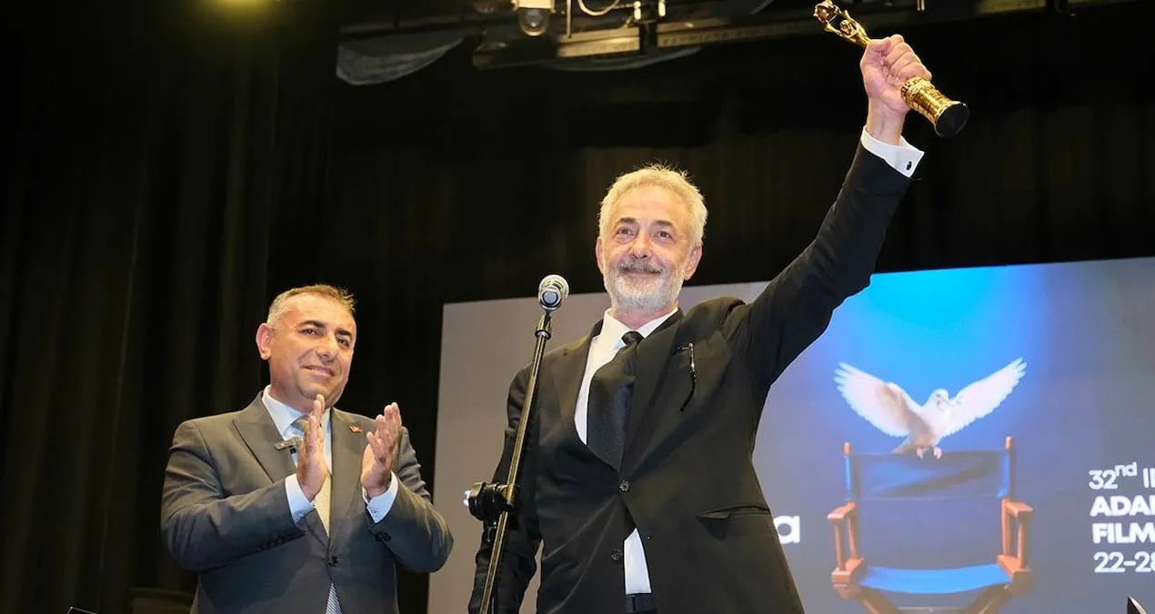 Mehmet Aslantuğ 'Altın Koza' Mükafatını Zeydan Karalar'a Həsr Etdi