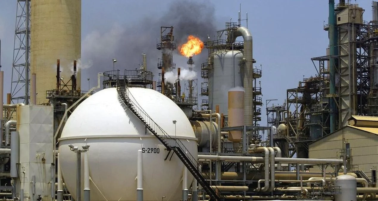 Rusiyada neft hasilatı kəskin azalıb: Sanksiyaların təsiri dərinləşir