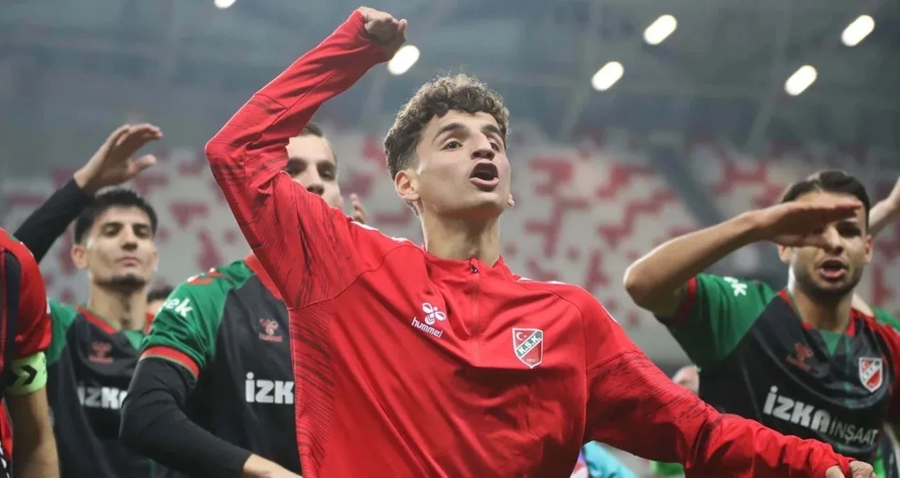 Fənərbaxça Adem Yeşilyurtu transfer etdi.