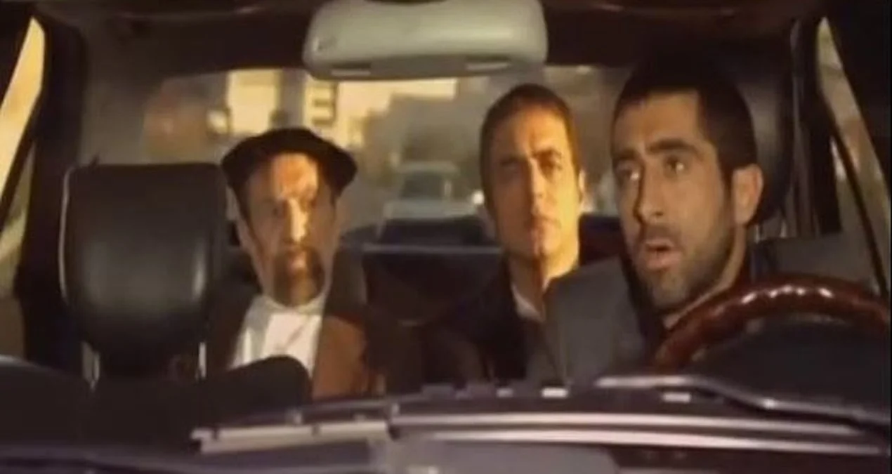 Kolpaçino ulduzu küçədə plov satmağa başladı