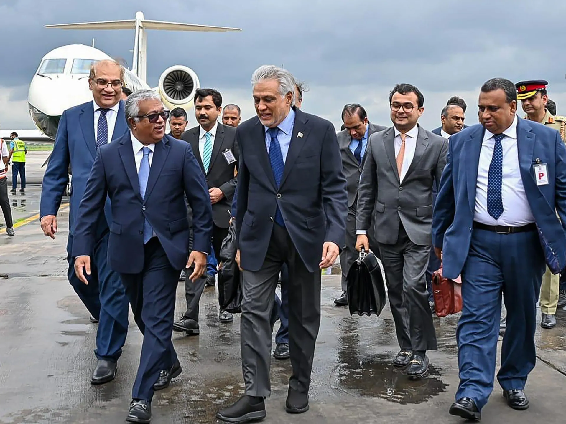 Pakistan XİN rəhbəri Banqladeşdə tarixi görüşlər keçirdi