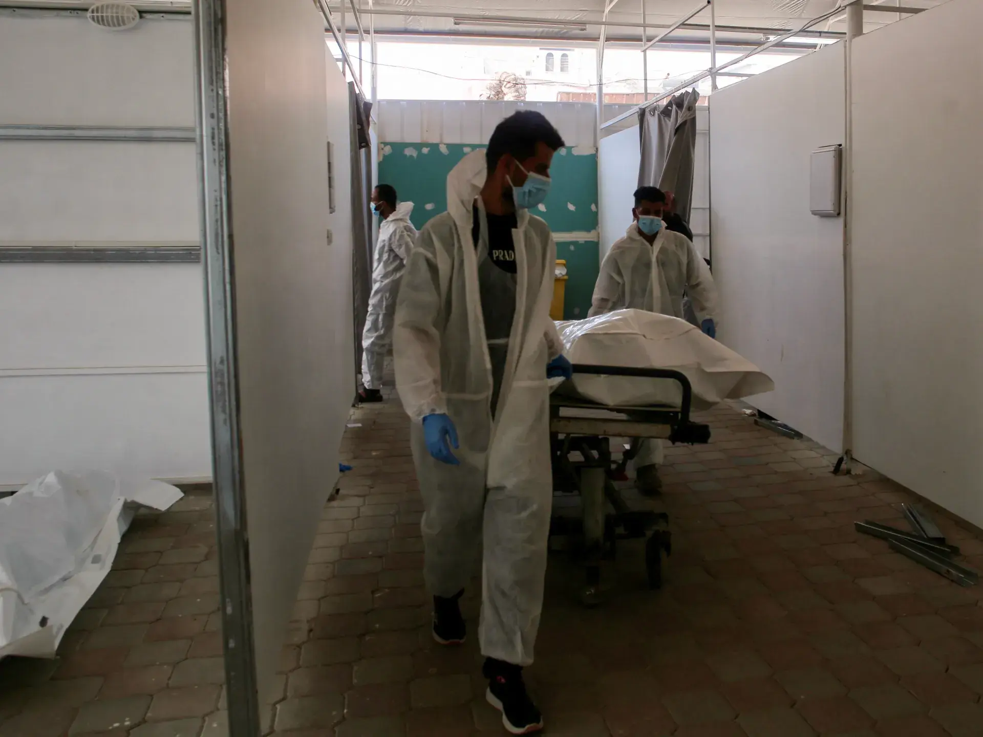 İsrail 30 Fələstinlinin cəsədini qaytardı, Qəzzaya yeni zərbələr endirildi