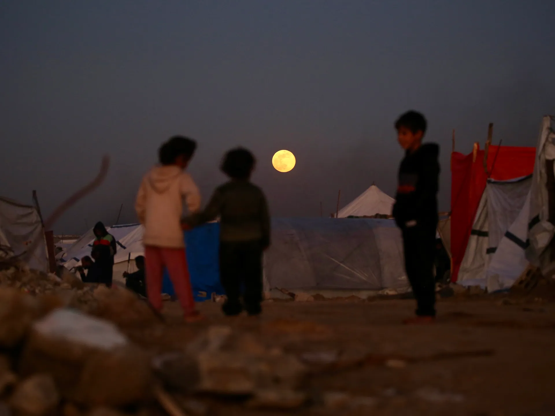 İsrail Qəzzada ölümcül zərbələrlə atəşkəsi yenidən pozdu