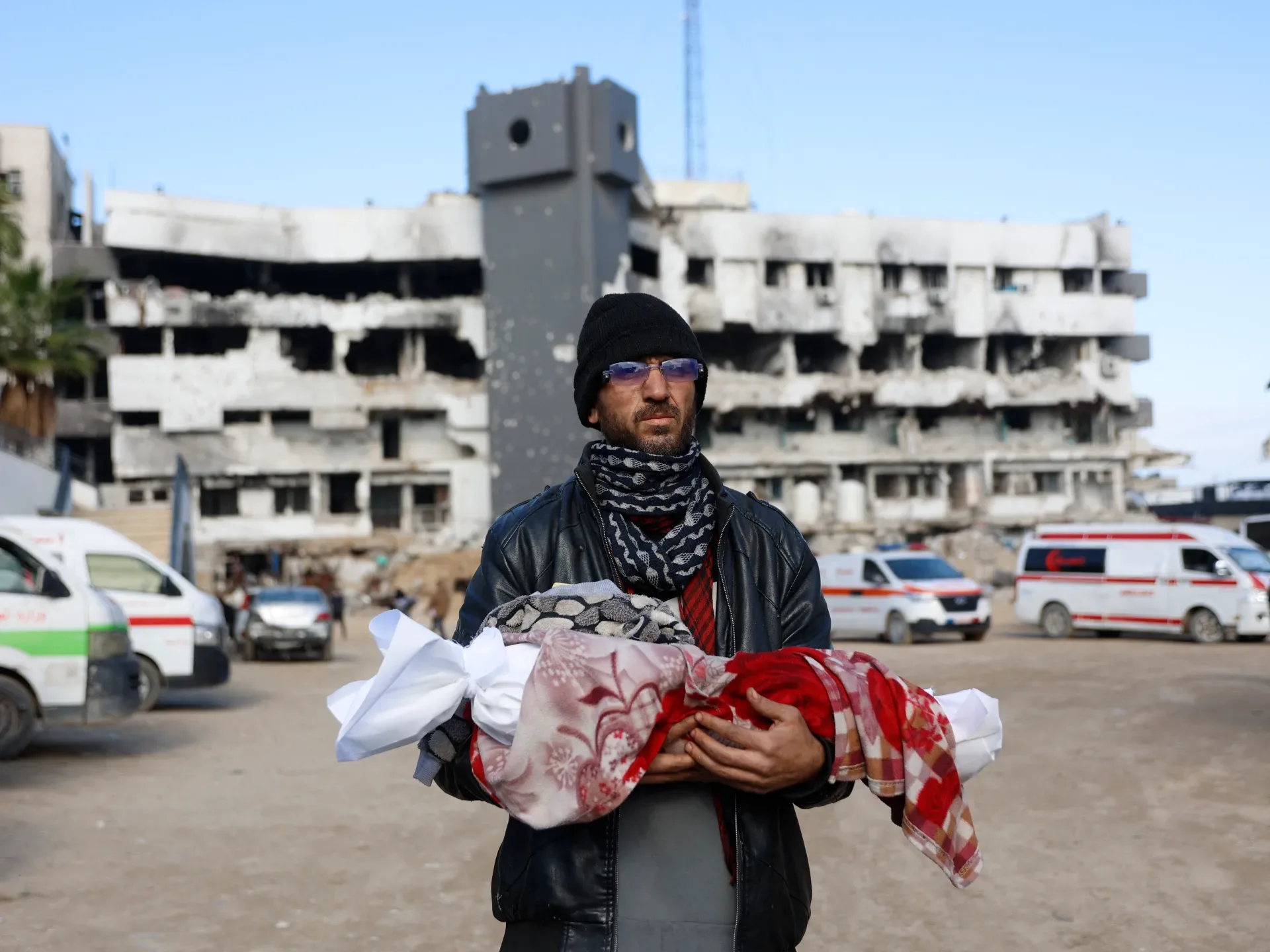 İsrail Qəzzanı vurur, Netanyahu "sülh şurası"na qoşulur