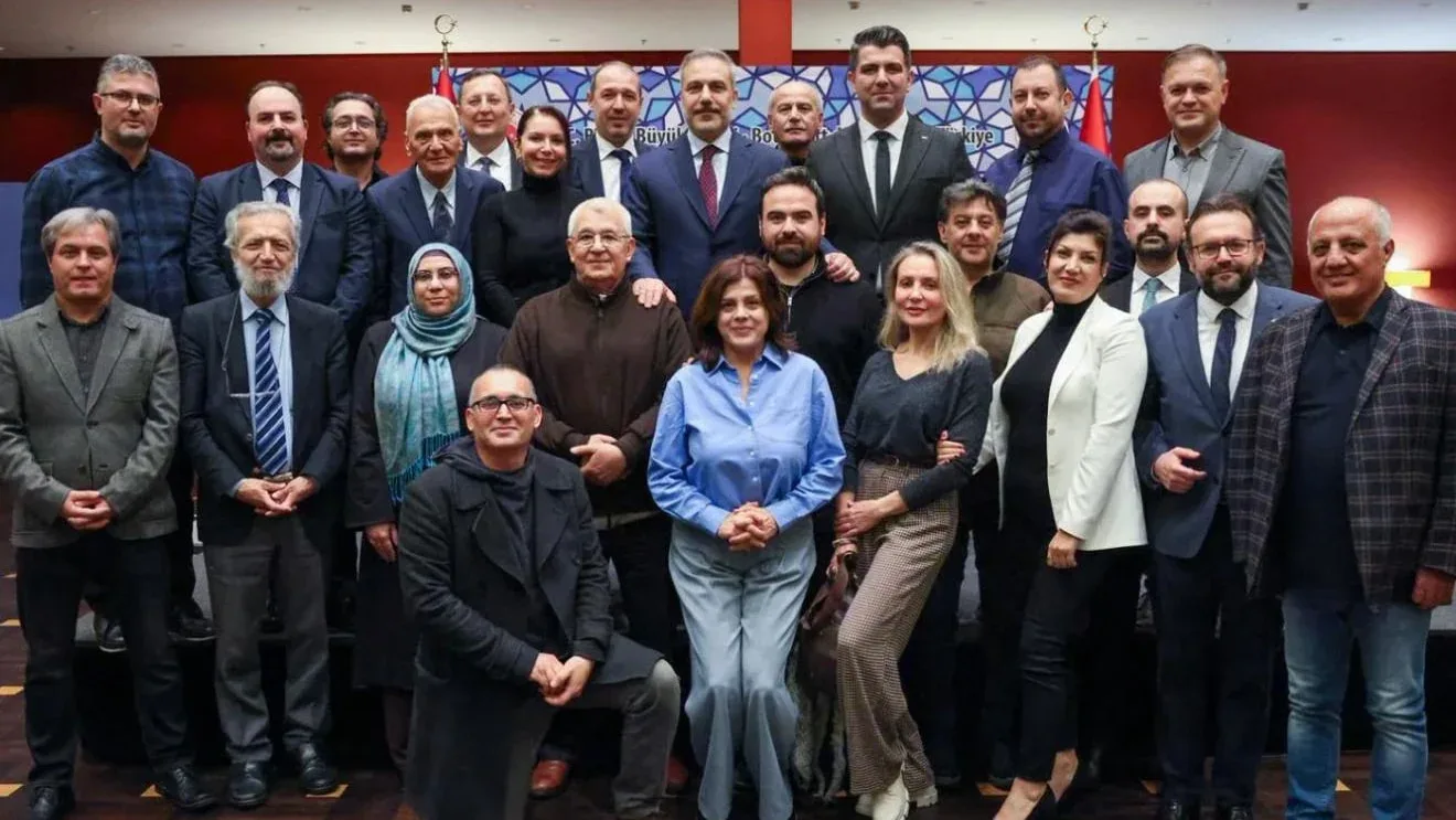 Almaniyadan Saraya incə eyham