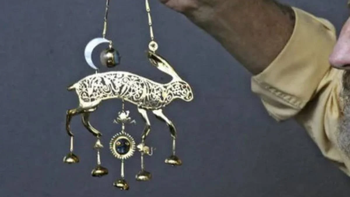 Bəzək əşyası zənn edilən təmiz qızıl 4,6 milyona satıldı