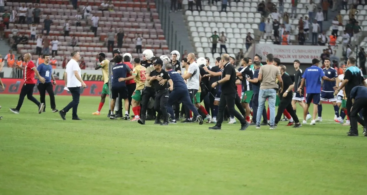 Amedspor-Erzurumspor matçında qarışıqlıq yaşandı
