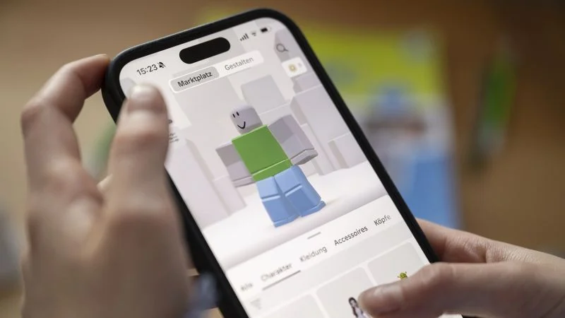 Roblox uşaqları təhlükəyə atmaqda ittiham olunur: Sİ yaş təsdiqi böyüklərlə söhbəti kəsəcək