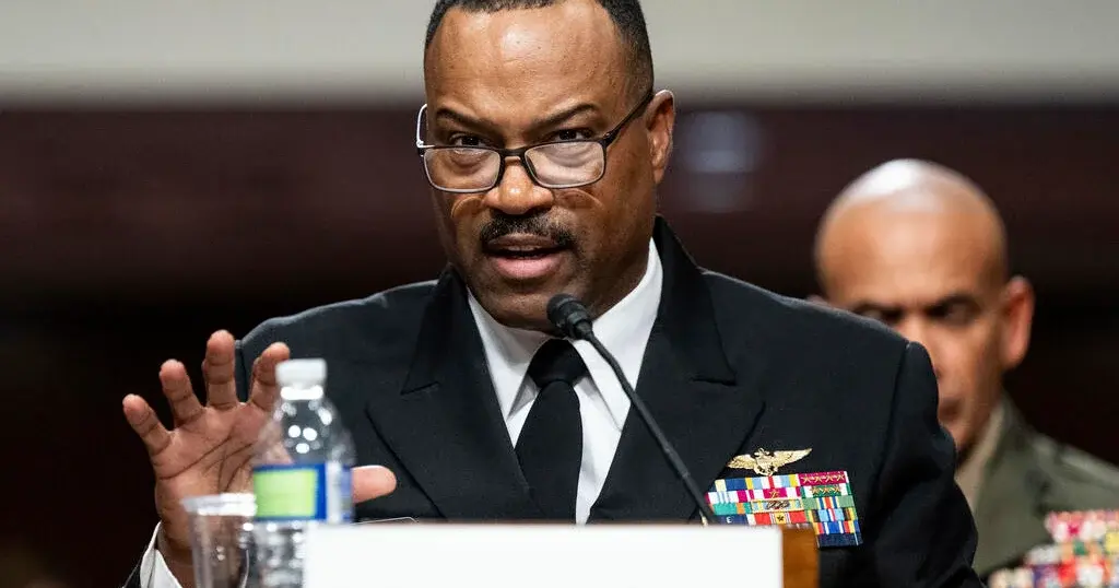 Narkotik gəmilərinə zərbələrə nəzarət edən ABŞ komandanı təqaüdə çıxır