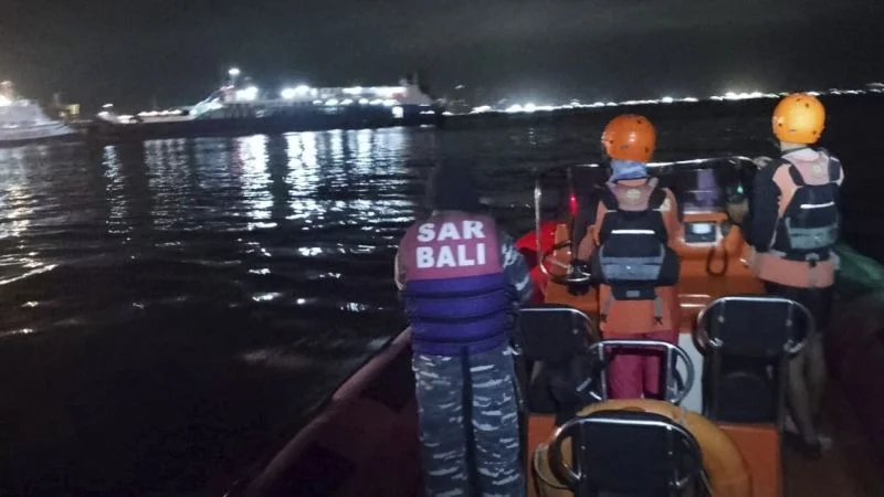 Bali sahillərində bərə qəzası: 43 nəfər itkin düşdü, axtarışlar davam edir
