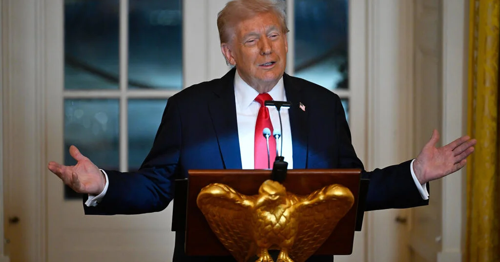 Tramp Ağ Ev üçün pul toplayır, texnologiya şirkətləri ilə görüşür